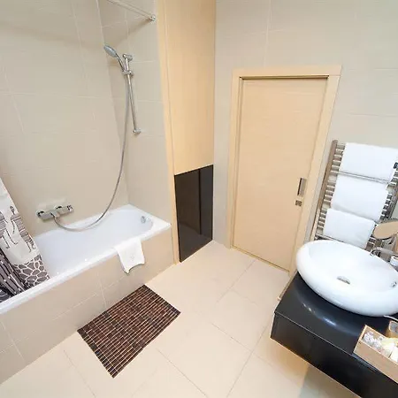 Aparthotel Louren - The Bridge Inn