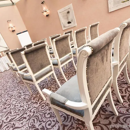 Kings Court Hotel 5*