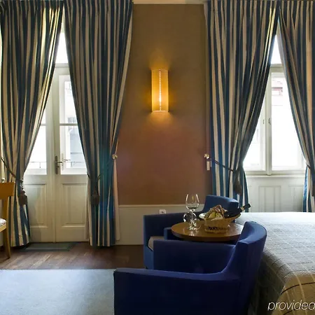 Mamaison Riverside Отель