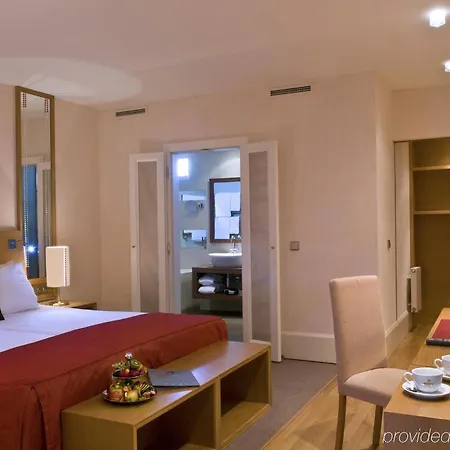 Отель Mamaison Riverside 5*
