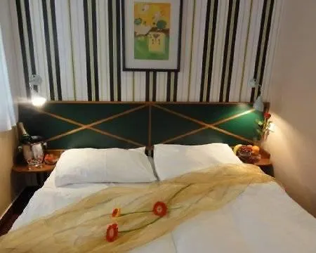 Mala Strana Hotell 4*