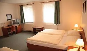 Hotel Attic 3*