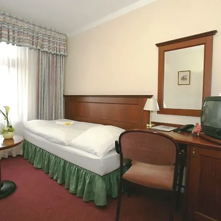 Hotel Lunik 3*