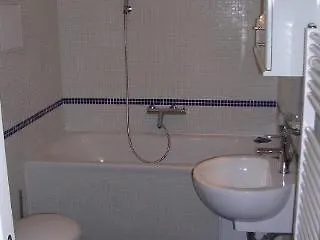 公寓式酒店 艾卡特罗安杰利酒店 3*