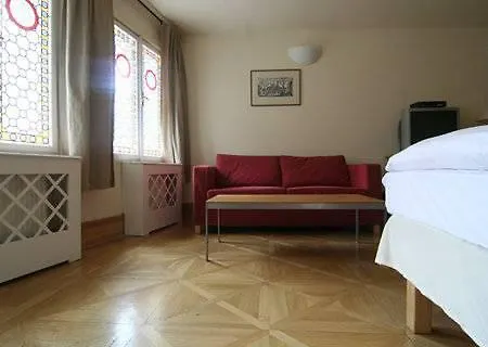 Mostecka 12 Hotel 3*
