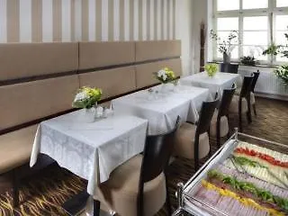1.republic Hotell