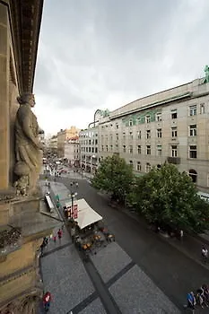 Merchants Crown Suites And Spa Hotel