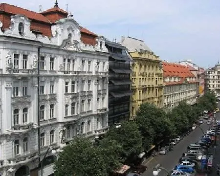 Old Town Apartment *