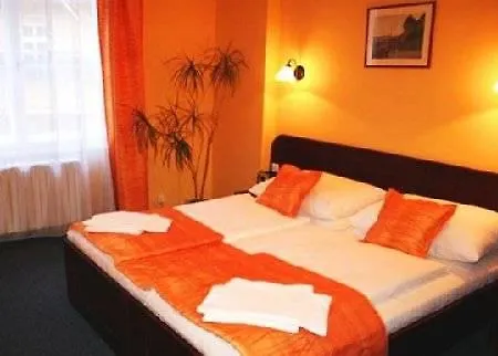 U Stare Pani - At The Old Lady Hotel Prag