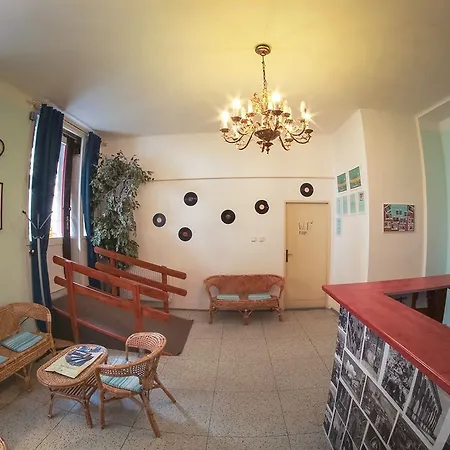 Hostel Dakura *