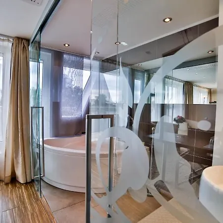 Hotel en barco Rohan Boat