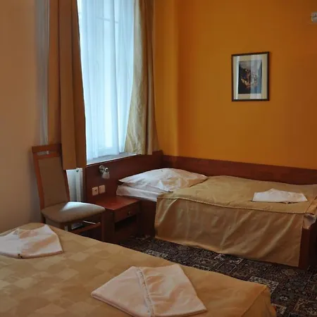 Szálloda De Luxe 3*