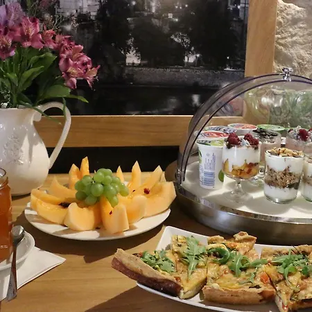 Hotel At The White Lily 4*