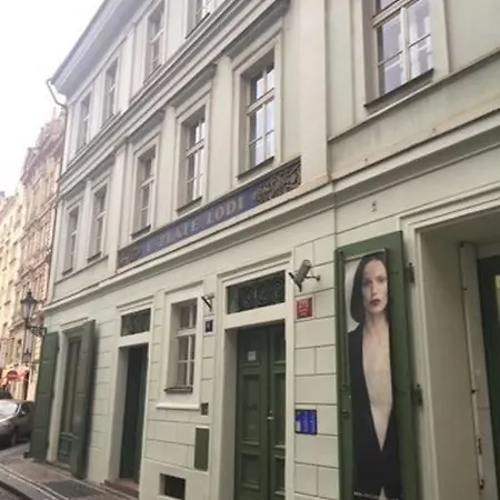 Apartamento Quiet With Balcony Charles Bridge Praga