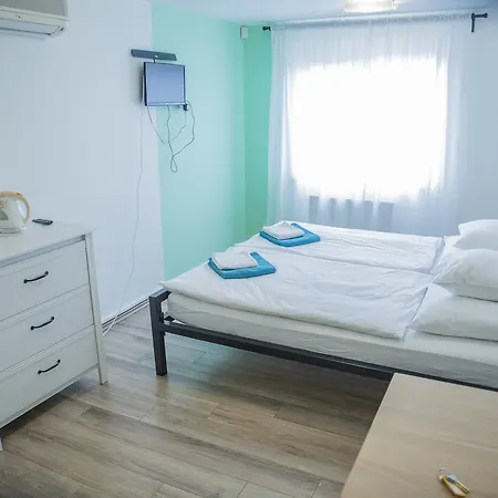 Flora House Апартаменты Прага