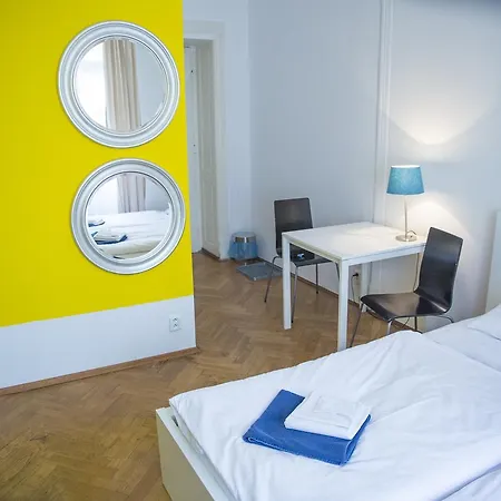 Hostel Budget *
