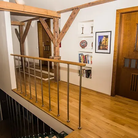 Hostel One Míru