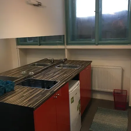Andy Warhol Flat With Free Parking *