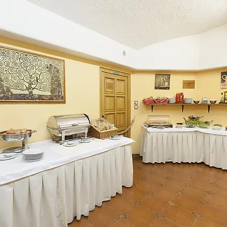 Atos Hotel 3*