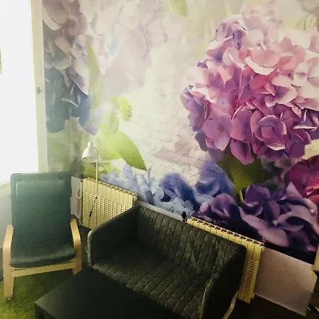 Flora Hostel