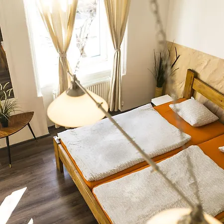 Freedom & Apartamento Praga