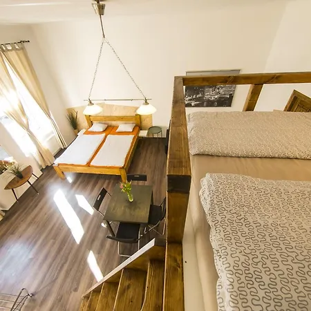 Freedom & Apartamento Praga