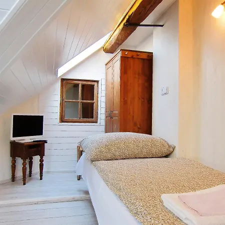 Aparthotel Alice House 3*