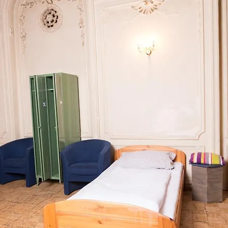 Hotel Youth Baroque Hall 3*