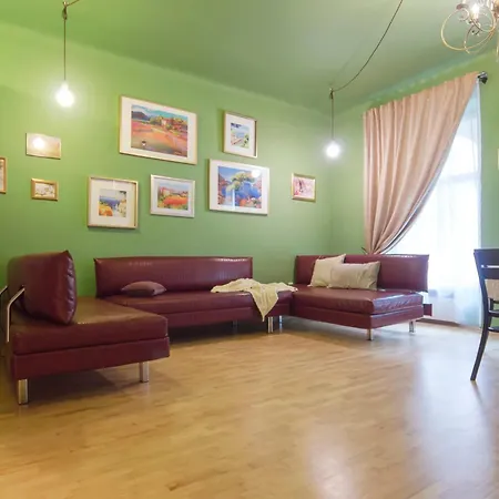 Modern Wenzigova 15 *