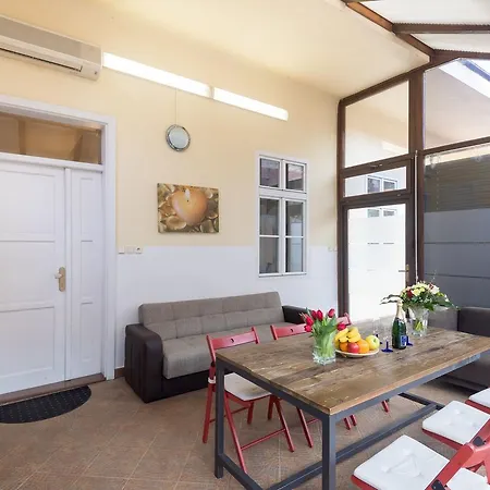 Apartment Spacious In The Heart Of