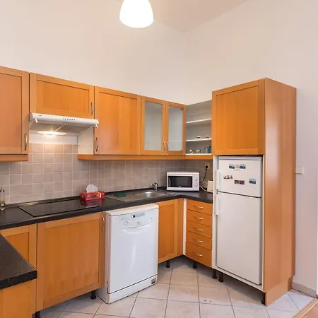 Spacious In The Heart Of Apartment *
