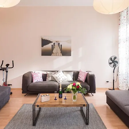 Apartment Spacious In The Heart Of *