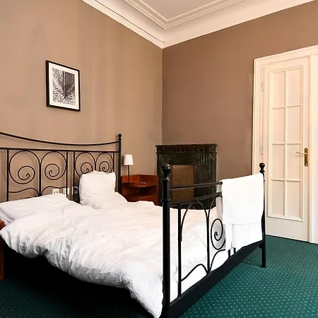 Guest house Halkrooms 4*