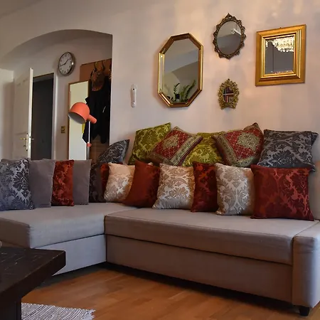 Victoria Design - Rehorova Apartment