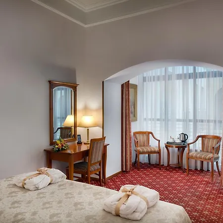Boutique Seven Days 4*