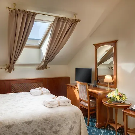 Boutique Seven Days 4*