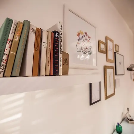Hotel Bed&books Art