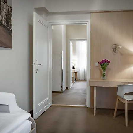 מלון Pytloun Kampa Garden 4*