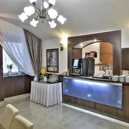 Hotel Royal Plaza 3*