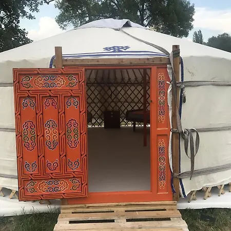 Jurta Campsite