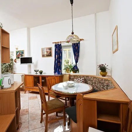 Alice House Aparthotel 3*