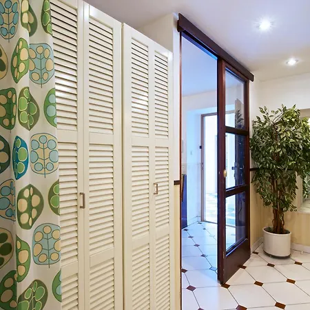Aparthotel Alice House 3*