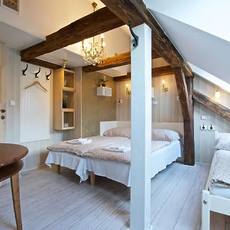 Alice House Aparthotel 3*