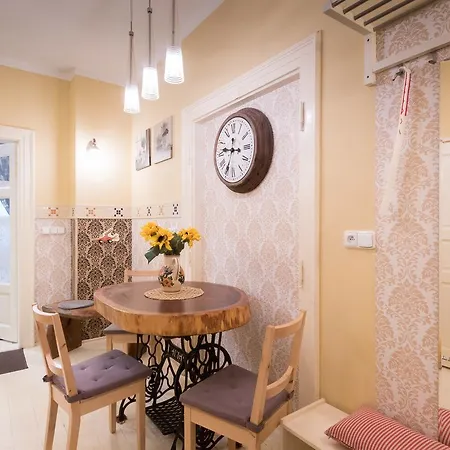 Alice House 3*