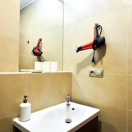 Zborovska Apartment *