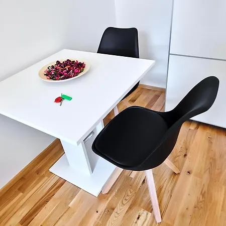 Zborovska Apartment *