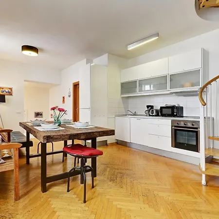 Historic Centre Vii Apartment *
