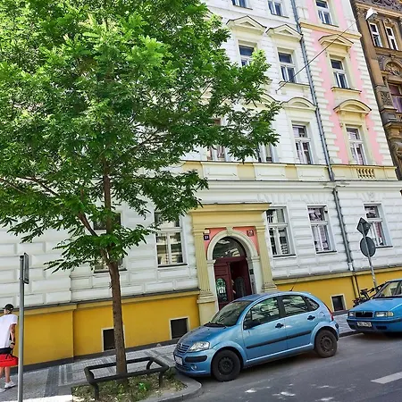 Apartment Zborovska *