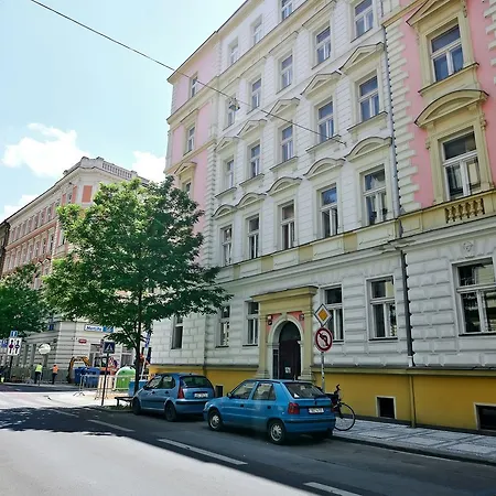 Zborovska Apartment *