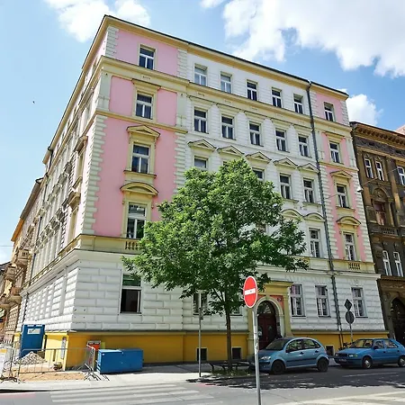 Zborovska Apartment *